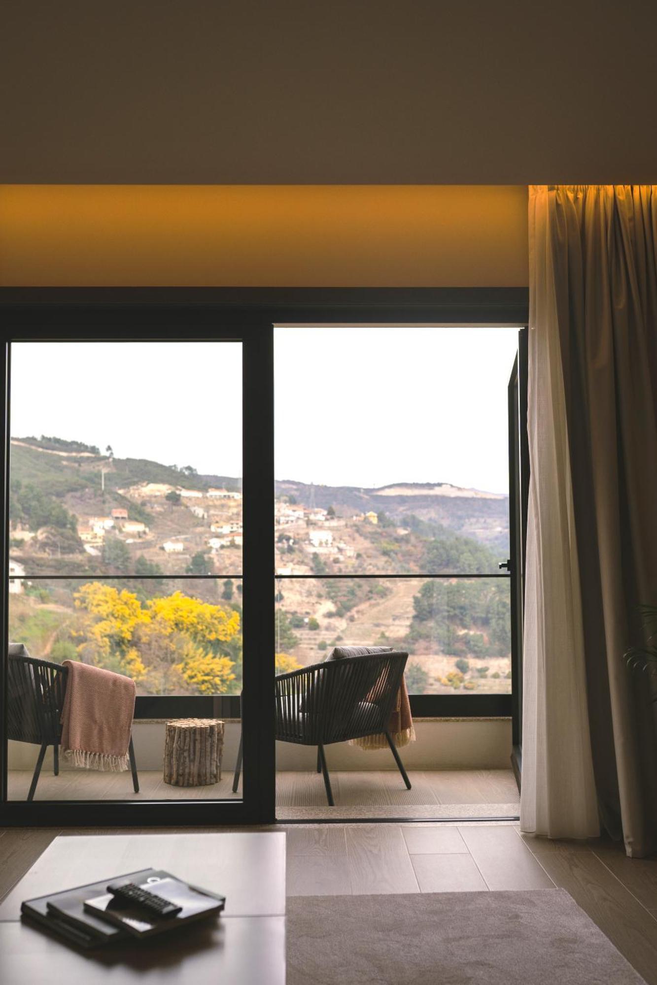 Santa Marta de Penaguião Mw Douro Wine & Spa מראה חיצוני תמונה View of the village from the hotel